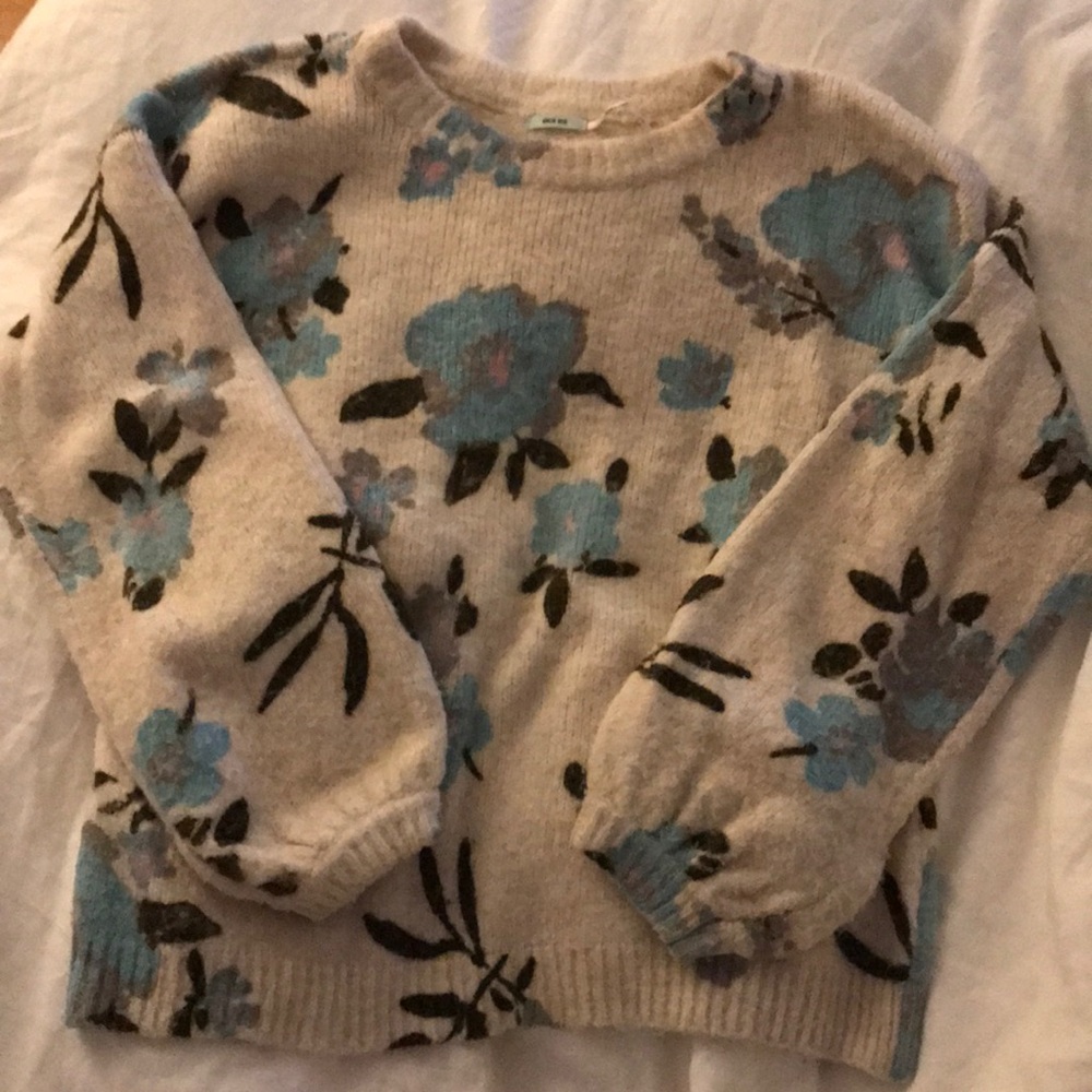 Trendy oversized floral cozy sweater